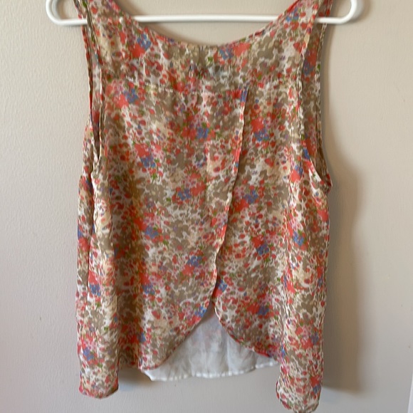 Cute Romy brand flowy tank - Picture 3 of 4